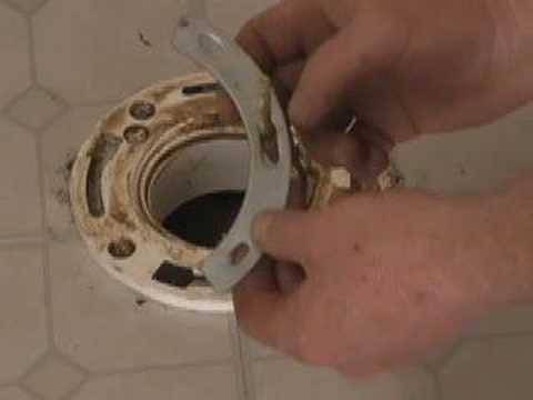 how to remove pvc toilet flange
