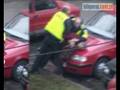 videos de Parasolką w policjanta
