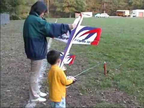 3 Year Old Justin Jee(Chi) - U-Can-Do 3D EPP Electric RC Airplane Flying - Oct 18, 2005