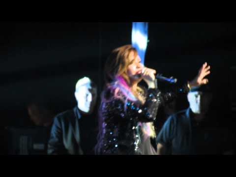 Brasil - Demi cantando Let It Go no primeiro show da turnê NLT no Brasil (São Paulo - 22 Abr 2014). Assista em HD. Watch in HD.