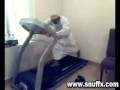 Saoudien sur un tapis roulant Mdr