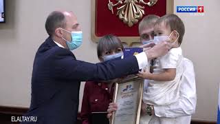 Главы города и республики поздравили победителей всероссийского конкурса «Семья года»