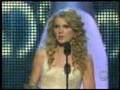 Taylor Swift receives CMA Horizon Award