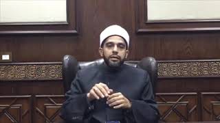 هل تشمير القميص أثناء الصلاة حرام؟