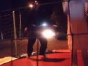 o que é um pontinho preto pulando na cama elástica??