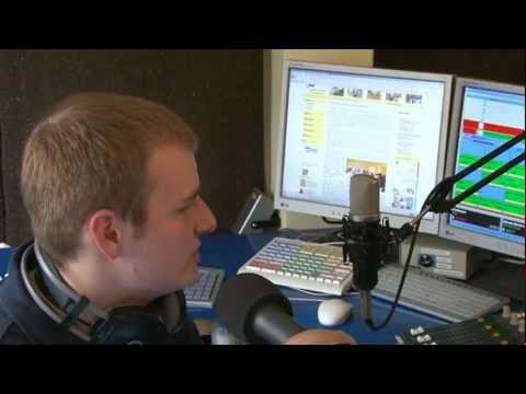 b46 - Radio B46 stellt sich vor Moderator Redakteur Reporter Du begleitest den Jugendkirchentag mit einem eigenen Radiosender Du gehst live on air und bist mit...