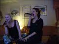 beppe och teten sjunger singstar, haha.