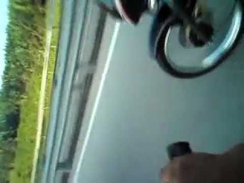135 LC - Watch 2 person on 135 lc race with yamaha 125z and 135 rxz. Location: Port Dickson to Seremban Plus Highway. *All motorcycle have been modified..(Lc standard...