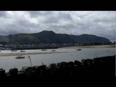 how to get to llandudno by train