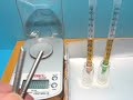 ein draht-st�ck (al) und ein nagelst�ck (fe) werden gewogen. in einem messzylinder aus einer 1-ml insulinspritze misst man das volumen durch wasserdr�ngung.