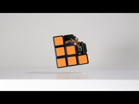 宛如魔法道具！ 神人發明漂浮『自動魔術方塊』 Floating Self-Solving Rubik's Cube