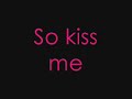 Avril Lavigne – kiss me