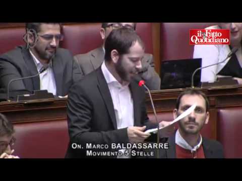 Job Act, deputato M5S paragona Renzi a Cetto La Qualunque: Caos in Aula