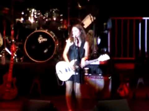 The Bangles "Walk Like An Egyptian" ...