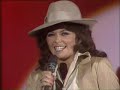 wencke myhre - la� mein knie joe 1978
deutsche version von 'it's a heartache' von bonnie tyler

la� mein knie, joe, 
mit uns klappt das nie, joe 
gib mir einen aus, joe, 
und dann geh' nach haus, joe 
h�nde weg, joe, es hat keinen zweck, joe 
au�er ein paar kerben 
wirst du hier nichts erben 

la� mein knie, joe, 
mit uns klappt das nie, joe 
es gibt mit uns zweien 
doch nur scherereien 
denn daheim, da l�gst du dann 
deine frau unheimlich an, oh mann 
erz�hlst von arbeit im b�ro, 
von glatteis im april und so, oh, no 

oh, la� mein knie, joe, 
mit uns klappt das nie, joe 
such' es zu begreifen 
und h�r auf, mich zu kneifen 
es fliegt auf, joe, 
einer kommt uns drauf, joe 
und du kannst dein leben 
lang die scherben kleben 

und stell' dir vor, es kommt mein mann 
fr�her als erwartet an, was dann? 
es hat noch keiner eine nacht 
sehr fr�hlich am balkon verbracht, drum gib acht 

la� mein knie, joe, 
mit uns klappt das nie, joe 
gib mir einen ku�, joe, 
aber dann ist schlu�, joe 
la� mein knie, joe, 
mit uns klappt das nie, joe