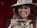 wencke myhre - la� mein knie joe 1978
deutsche version von 'it's a heartache' von bonnie tyler

la� mein knie, joe, 
mit uns klappt das nie, joe 
gib mir einen aus, joe, 
und dann geh' nach haus, joe 
h�nde weg, joe, es hat keinen zweck, joe 
au�er ein paar kerben 
wirst du hier nichts erben 

la� mein knie, joe, 
mit uns klappt das nie, joe 
es gibt mit uns zweien 
doch nur scherereien 
denn daheim, da l�gst du dann 
deine frau unheimlich an, oh mann 
erz�hlst von arbeit im b�ro, 
von glatteis im april und so, oh, no 

oh, la� mein knie, joe, 
mit uns klappt das nie, joe 
such' es zu begreifen 
und h�r auf, mich zu kneifen 
es fliegt auf, joe, 
einer kommt uns drauf, joe 
und du kannst dein leben 
lang die scherben kleben 

und stell' dir vor, es kommt mein mann 
fr�her als erwartet an, was dann? 
es hat noch keiner eine nacht 
sehr fr�hlich am balkon verbracht, drum gib acht 

la� mein knie, joe, 
mit uns klappt das nie, joe 
gib mir einen ku�, joe, 
aber dann ist schlu�, joe 
la� mein knie, joe, 
mit uns klappt das nie, joe