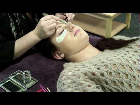 how to fit eyelashes