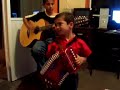 ni�o tocando el acordeon brandon