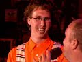 Adje zingt het nummer 'Ik heb je Lief' tijdens Mooi! Weer de Leeuw