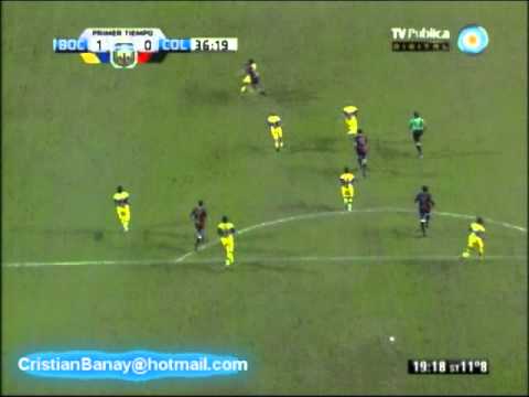 لاعب ارجنتيني يسجل هدفا عالميا ويحتفل بأغرب طريقة