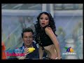Toñita y padrinos cantando 