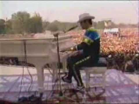 funeral for a friend - Elton John In Central Park 1980.