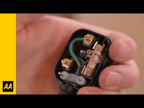 how to remove a fuse from a plug