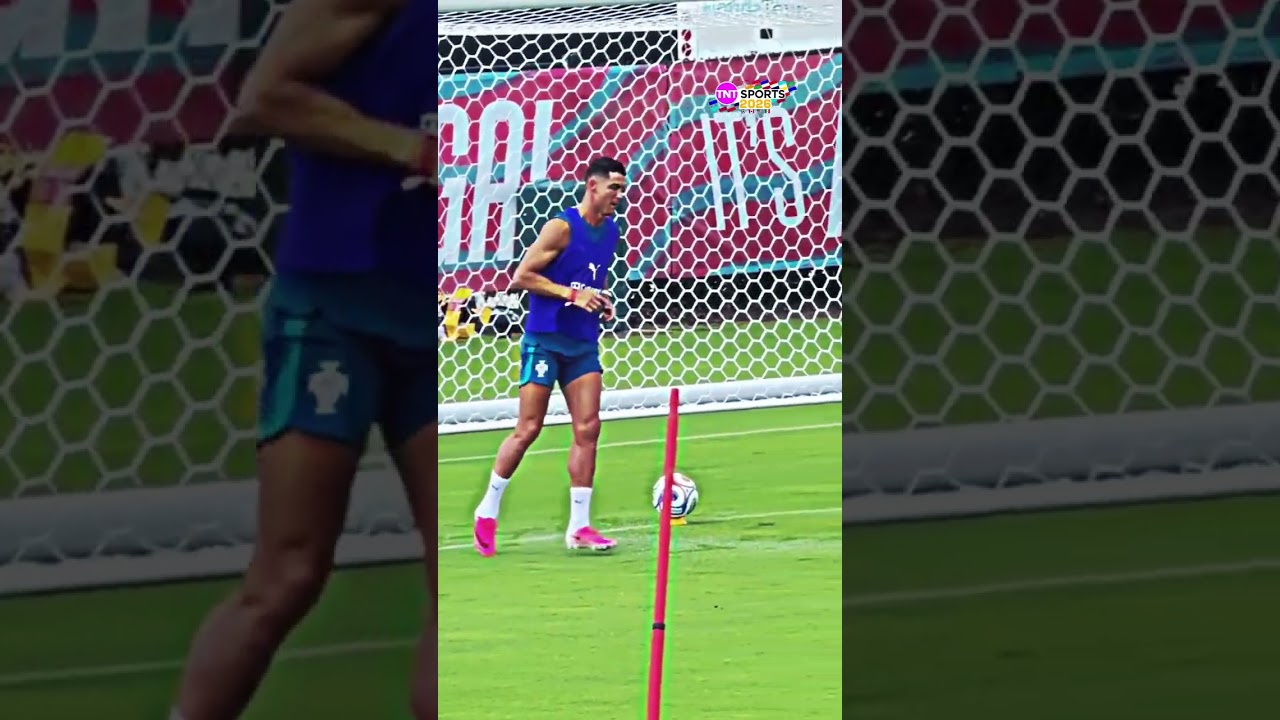 O ROBOZÃO TÁ CHEGANDO PRA COPA E ELE QUER A TAÇA! #shorts