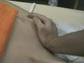 Massagem de envolvimento à zona peitoral, ombros e cervical Massagem de envolvimento à zona peitoral, ombros e cervical