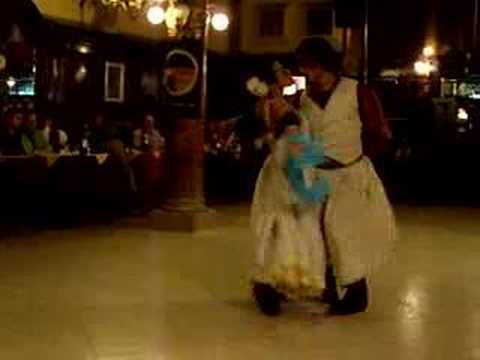 Zamba danced in La Ideal by El Puchu