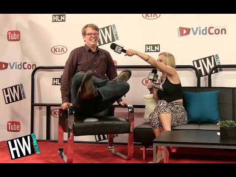 Hank Green Shares Best Pick-Up Line & Secret Talent! (VIDCON 2014)