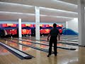 Compré una bola Ebonite NV por que me la recomendaron y a los dos meses se cuarteó y se le cayeron varios pedazos, acudí al proveedor y no me la quisieron cambiar, ni reparar. Creo que es una bola muy corriente ya que he tenido bolas de otras marcas,usándolas por años y ninguna ha sufrido algo parecido... En un torneo, un amigo me dijo que le pasó algo similar con una NV de Ebonite... Lo peor es que el proveedor no se hizo responsable... lástima por que no volveré a comprar una Ebonite.