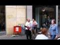 Köln Straßenmusiker machen Party und singen Ciguli Binnaz