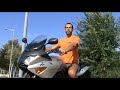 mototutorial.blogspot.com Explica como adoptar una correcta postura en la moto, y como repartir adecuadamente el peso en la curva. Orientado a conductores noveles o con poca experiencia. En línea con las sesiones dedicadas al manejo de la moto, se ofrecen comentarios útiles orientados a incrementar la seguridad y el disfrute en la conducción de la moto. Aimed at novice or non-experienced drivers. Following the way of these sessions focused to the handling of the motorcycle, we offer helpful comments aimed to increase safety and enjoyment driving the motorcycle. Si te gusta este vídeo y deseas contribuir a esta iniciativa, puedes hacerlo en la página de donaciones mototutorial.blogspot.com