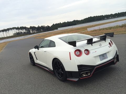 日産 - Subscribe to our YouTube channel http://www.youtube.com/user/manablog1 開発陣がガラリと入れ替わった日産GT-R。果たして2014年モデルはどのように変わったのか?