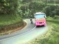 Dua motor bertembung di selekoh tajam