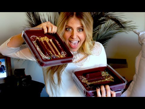 how to organize necklaces