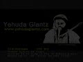 Yehuda Glantz en piano canta En tu alma la paz