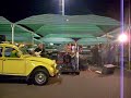 citroen 3cv bailando entre la gente