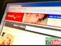 O Google Chrome é o maior concorrente do Mozilla Firefox, depois do Microsoft Internet Explorer. O Google Chrome é um navegador feito para tornar a web mais rápida, fácil e segura com um design minimalista que não atrapalha você. http://www.google.com/chrome/- Uma caixa para tudo Comece a digitar na barra de endereços e obtenha sugestões de pesquisa e de páginas da web. Pesquisa na web. Histórico da web. Barra de endereços. Sugestões à medida que você digita. Uma caixa unificada atende a todas as suas necessidades de navegação.- Página Nova guia Cada vez que você abre uma nova guia, você vê um resumo visual dos sites mais visitados, dos mecanismos de pesquisa mais usados, das páginas recentemente adicionadas aos favoritos e das guias fechadas.- Miniaturas dos seus principais sites Acesse suas páginas favoritas com rapidez a partir de novas guias.- Atalhos de aplicativos Obtenha atalhos na área de trabalho para iniciar seus aplicativos web favoritos. Use aplicativos da web sem abrir o navegador. Os atalhos de aplicativos podem carregar seus aplicativos da web favoritos diretamente.- Guias dinâmicas Você pode arrastar guias para fora do navegador para criar novas janelas, agrupar várias guias em uma janela ou organizar suas guias como quiser, com rapidez e facilidade. - Controle de falhas Cada guia que você usa é executada de maneira independente no navegador. Desse modo, se um aplicativo falhar, nada mais falhará com ele.- Modo anônimo Não quer que as páginas visitadas apareçam no seu histórico da web? Escolha o modo anônimo para ativar a navegação privada.- Navegação segura O Chrome emite um alerta quando você está prestes a visitar um site suspeito de phishing, algum malware ou outro site que não for seguro. - Favoritos instantâneos Deseja adicionar uma página da web aos favoritos? Basta clicar no ícone de estrela, na lateral esquerda da barra de endereços, e pronto. - Importação de configurações Ao passar para o Chrome, você pode continuar do ponto em que parou com todos os favoritos e as senhas do seu navegador existente.- Downloads mais simples Nenhum gerenciador de download complicado. Você acompanha o status do download na parte inferior de sua janela atual.Download do Google Chrome para Windows: http://www.google.com/chrome/Download do Mozilla Firefox 3 em português: http://br.mozdev.org/Reportagem veiculada no Jornal da Globo em 02/08/2008Vídeo do arquivo pessoal de BrazilNation. Canal no YouTube:http://www.YouTube.com/BrazilNation