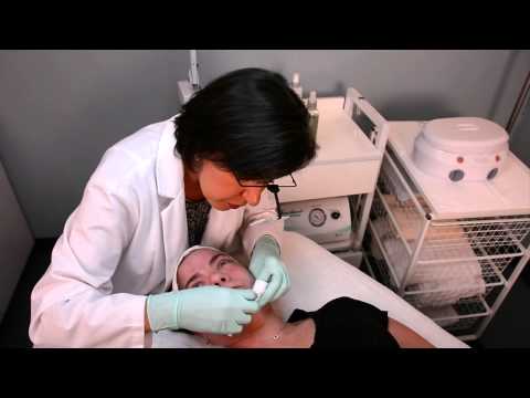 how to be a skin care specialist
