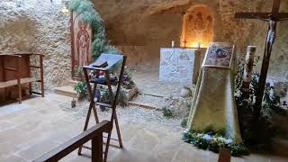كنيسه المغاره جبل حزوه بلقرب من قريه دير حنا الجليل الاسفل