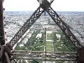 In lift urcand in varful Turnului Eiffel
