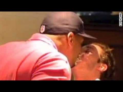 how to react when boyfriend kisses you