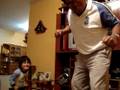 joshue bailando con su abuelo