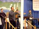 William Jimenez minstrando con la cancion 