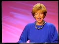 Noortje Roll - omroepster - weer een vette knipoog