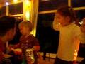 Dansend op tafel in voetbalkantine vsc