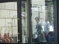 David Bisbal saludando en el hotel