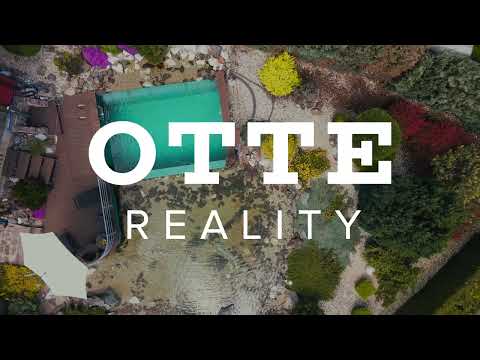 Video Rodinný dům s bazénem, rybníčkem i obrovskou zastřešenou pergolou vybavenou krbem i kuchyňskou linko